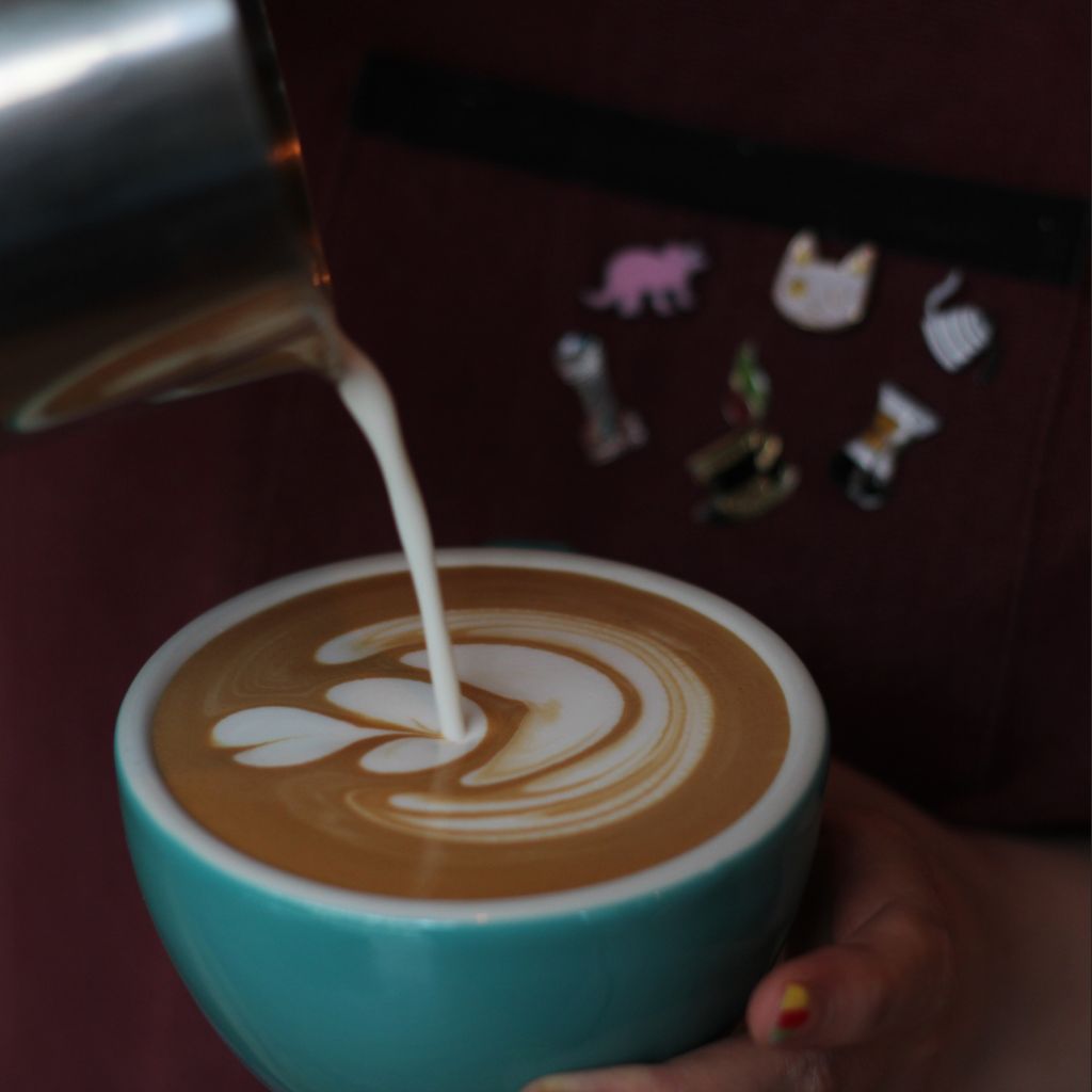 Latte Art in Ulm – Der Kurs, der deinen Cappuccino zur Leinwand macht